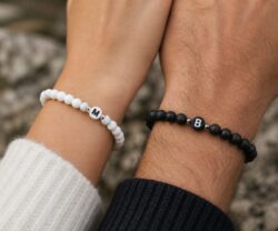 Initial Bracelets sierfoto Mei's Handmade Initial Bracelets | armband | Edelsteen Initial Bracelets sierfoto