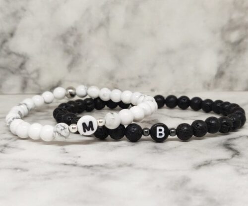 Mei’s Handmade Initial Bracelets armband van edelsteen in grijs, wit en zilver