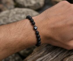 Initial bracelet zwart sierfoto