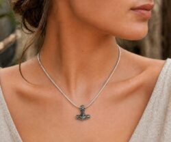 Alternative view of Mei's Viking Tiny Hammer | ketting | Stainless Steel
