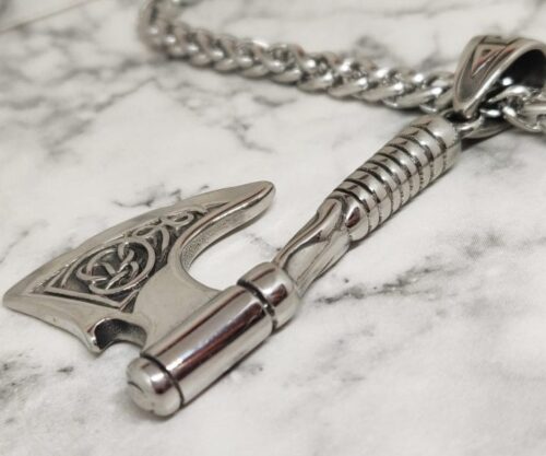 Viking with Axe 3 scaled e1596023524953 Mei's Viking Viking with Axe | ketting | Stainless Steel Viking with Axe 3 scaled e1596023524953