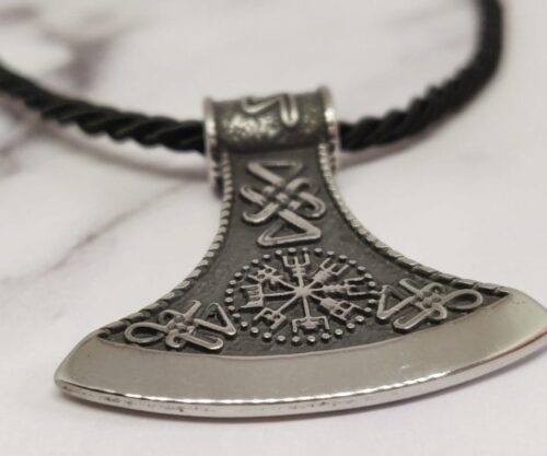 Vikings Dane Axe 3 scaled e1601465450760 Mei's Viking Viking's Dane Axe | ketting | Katoen Vikings Dane Axe 3 scaled e1601465450760