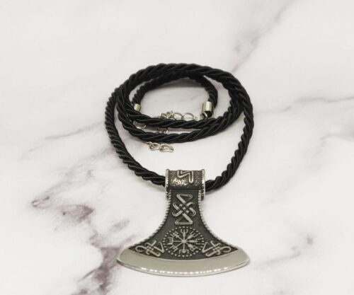 Vikings Dane Axe 5 scaled e1601465354809 Mei's Viking Viking's Dane Axe | ketting | Katoen Vikings Dane Axe 5 scaled e1601465354809