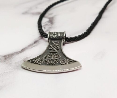 Vikings Dane Axe 6 scaled e1601465382710 Mei's Viking Viking's Dane Axe | ketting | Katoen Vikings Dane Axe 6 scaled e1601465382710