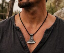 Alternative view of Mei's Viking Viking's Dane Axe | ketting | Katoen