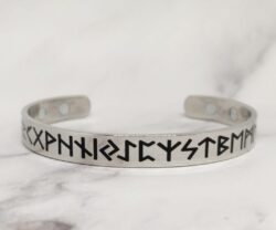 Mei's Viking Script of Runes | armband | Stainless Steel