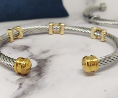 Infinity Bangle 7 scaled e1606391265843 Mei's Muse Infinity Bangle | armband | Stainless Steel Infinity Bangle 7 scaled e1606391265843