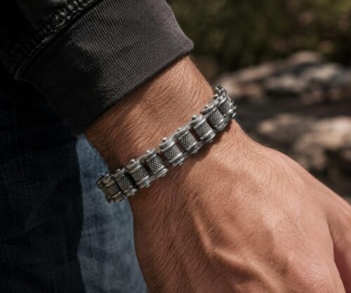 Alternative view of Mei's Muse Motor Chain | armband | Stainless Steel