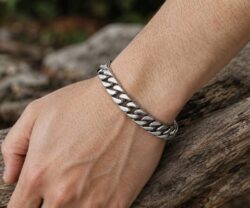 Alternative view of Mei's Muse Solid Chain | armband | Stainless Steel