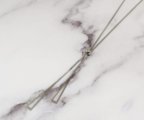Twin Triangles 15 scaled e1617108467253 Mei's Muse Twin Triangles | ketting | Titanium Staal Twin Triangles 15 scaled e1617108467253