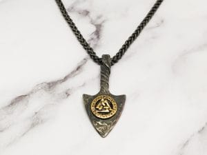 Mei’s Viking Valknut Arrow ketting van stainless steel