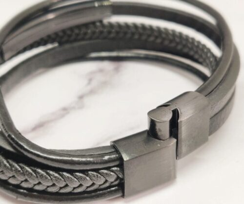 Leather Ropes 11 scaled e1622202927854 Mei's Hide Leather Ropes | armband | Leer Leather Ropes 11 scaled e1622202927854