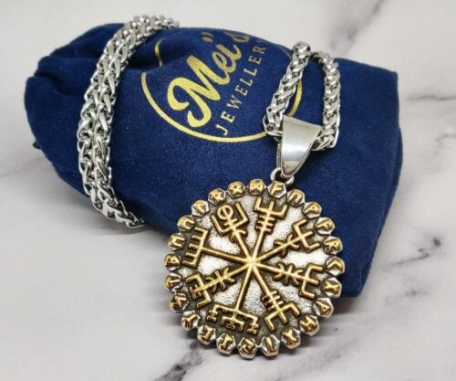 Helm of Awe Vegvisir 3 scaled e1627989981211 Mei's Viking Helm of Awe & Vegvisir | ketting | Stainless Steel Helm of Awe Vegvisir 3 scaled e1627989981211
