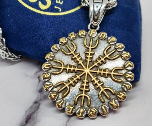 Helm of Awe Vegvisir 5 scaled e1627989905730 Mei's Viking Helm of Awe & Vegvisir | ketting | Stainless Steel Helm of Awe Vegvisir 5 scaled e1627989905730