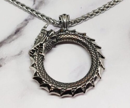 Mei’s Viking Dragon Round ketting van roestvrij staal in zilver
