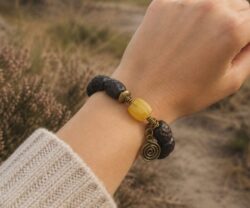 Alternative view of Mei's Tibetan Ebony Copper | armband | Hout