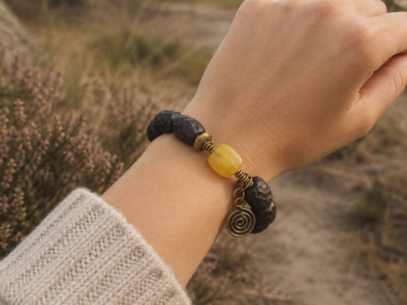 Ebony Copper sierfoto Mei's Tibetan Ebony Copper | armband | Hout Mei's Tibetan Ebony Copper | armband | Hout - Afbeelding 2