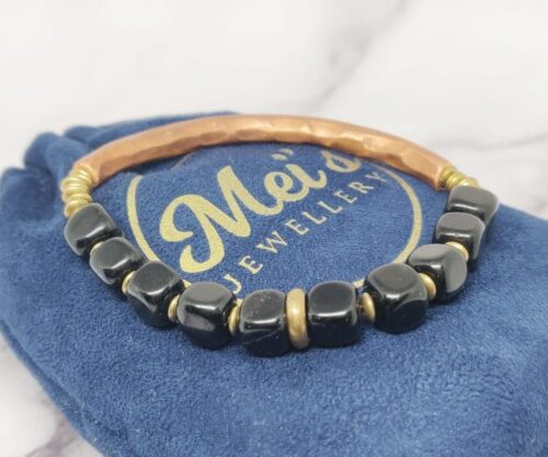Onyx Cubes 1 scaled e1636377065907 Mei's Tibetan Onyx Cubes | armband | Edelsteen Onyx Cubes 1 scaled e1636377065907