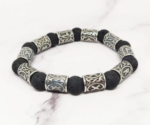Mei’s Viking Lava Rune armband van edelsteen in zilver en zwart