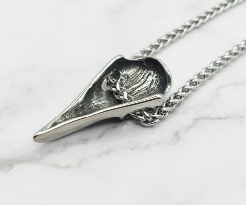 Raven Skull 16 scaled e1651747929260 Mei's Viking Raven Skull | ketting | Stainless Steel Raven Skull 16 scaled e1651747929260