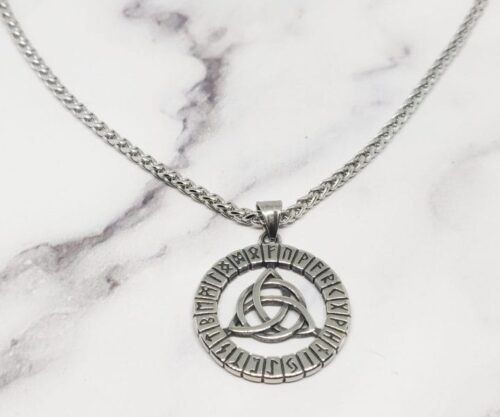 Runic Trinity 3 scaled e1642166401931 Mei's Viking Runic Trinity | ketting | Stainless Steel Runic Trinity 3 scaled e1642166401931