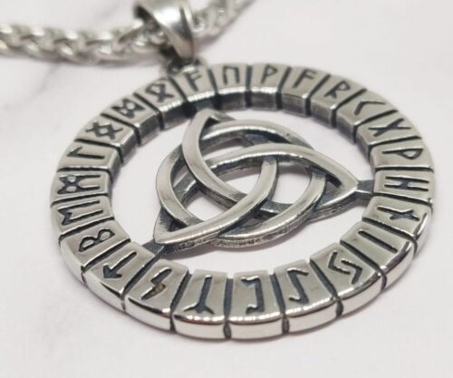 Runic Trinity 4 scaled e1642166215553 Mei's Viking Runic Trinity | ketting | Stainless Steel Runic Trinity 4 scaled e1642166215553