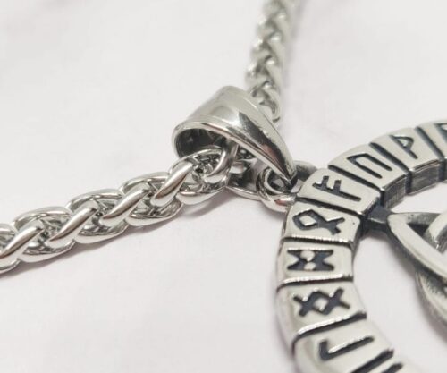 Runic Trinity 5 scaled e1642166231915 Mei's Viking Runic Trinity | ketting | Stainless Steel Runic Trinity 5 scaled e1642166231915