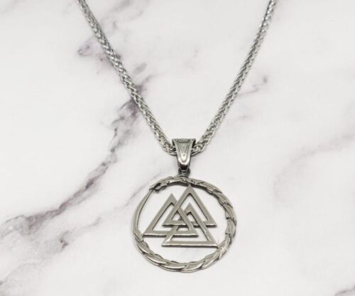 Wyrm Valknut 4 scaled e1643635447548 Mei's Viking Wyrm Valknut | ketting | Stainless Steel Wyrm Valknut 4 scaled e1643635447548