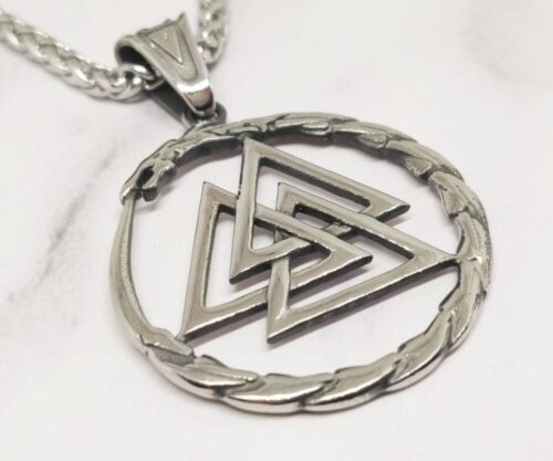 Wyrm Valknut 5 scaled e1643635457307 Mei's Viking Wyrm Valknut | ketting | Stainless Steel Wyrm Valknut 5 scaled e1643635457307