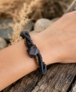 Alternative view of Mei's Tibetan Hexa Twist | armband | Hout