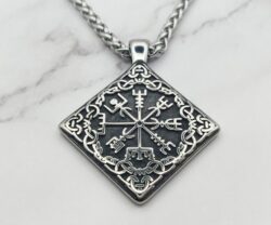 Vegvisir & Helm of Awe sieraden