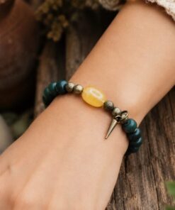 Alternative view of Mei's Tibetan Bodhi Stone | armband | Hout