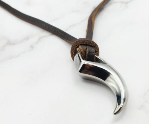Mei’s Viking Wolf of Steel ketting van leer in bruin en zilver