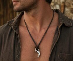 Alternative view of Mei's Viking Wolf of Steel | ketting | Leer