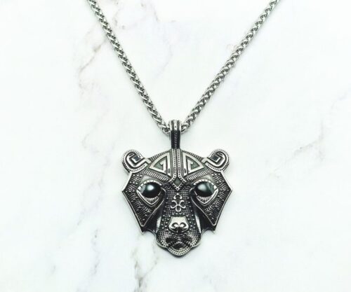 Bear Amulet 2 Mei's Viking Bear Amulet | ketting | Stainless Steel Mei’s Viking Bear Amulet ketting van stainless steel