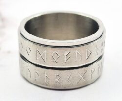 Mei's Viking Runic Spinner | ring | Stainless Steel