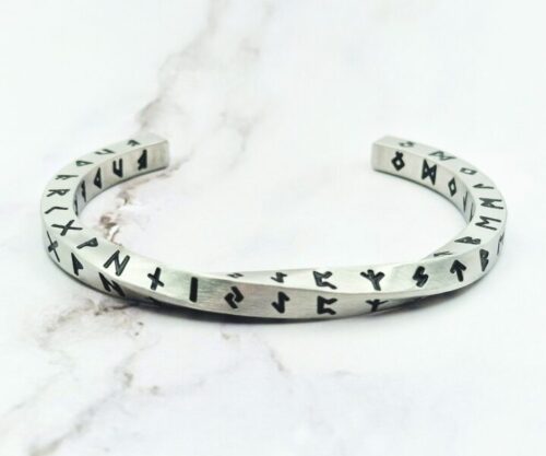 Mei’s Viking Twisted Runes armband van roestvrij staal in zilver