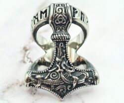 Mei's Viking Runic Hammer | ring | Stainless Steel