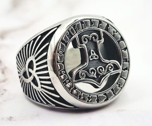 Mei’s Viking Thunder Runes ring van roestvrij staal in zilver