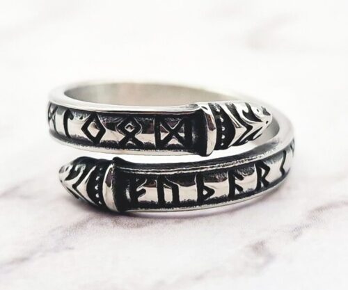 Mei’s Viking Serpent Runes ring van roestvrij staal in zilver