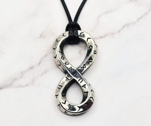 Mei’s Viking Rune Infinity ketting van leer in zilver en zwart