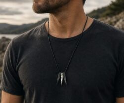 Alternative view of Mei's Viking Triple Runes | ketting | Stainless Steel