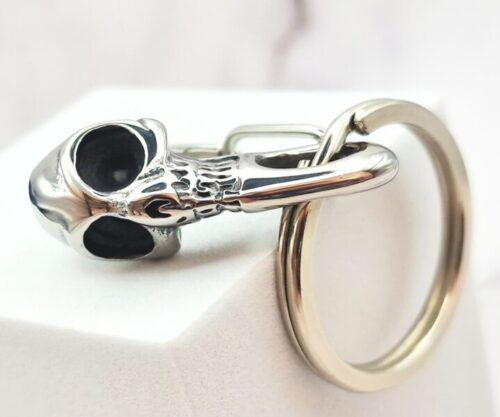 Mei’s Muse Skull Clasp sleutelhanger van roestvrij staal in zilver