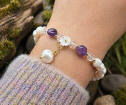 Alternative view of Mei's Everest Lily Pearl | armband | Parel