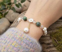 Alternative view of Mei's Everest Olive Pearl | armband | Parel