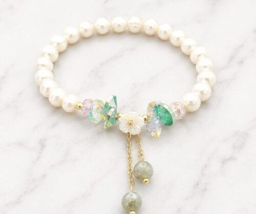 Mei’s Everest Pearl Bloom armband van edelsteen in groen, roze en wit