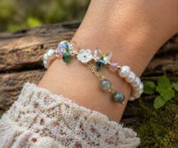 Alternative view of Mei's Everest Pearl Bloom | armband | Parel