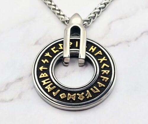 Mei’s Viking Runic Circle ketting van roestvrij staal in goud, zilver en zwart