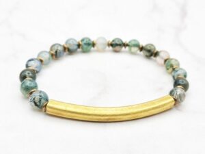 Green Harmony Tibetaanse sieraden betekenis: kleuren, materialen en symboliek uitgelegd Mei’s Tibetan Green Harmony armband van edelsteen in goud en groen