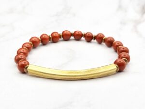 Red Harmony 2 Welke Tibetaanse armband past bij jou? Kies op kleur, materiaal en betekenis Mei’s Tibetan Red Harmony armband van edelsteen in goud en rood